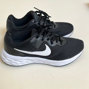 Nike Women's Running Revolution 6 Black and White